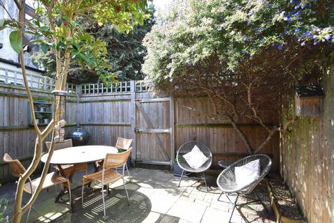 1 Springfield Lane, Weybridge, KT13 8AW