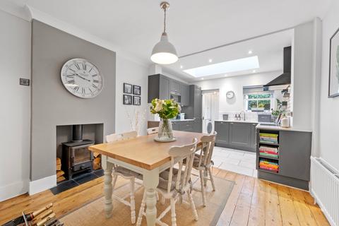 1 Springfield Lane, Weybridge, KT13 8AW