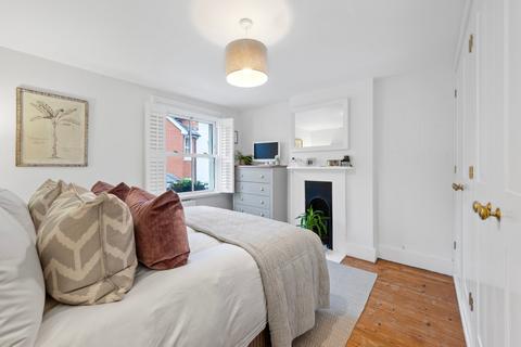 1 Springfield Lane, Weybridge, KT13 8AW