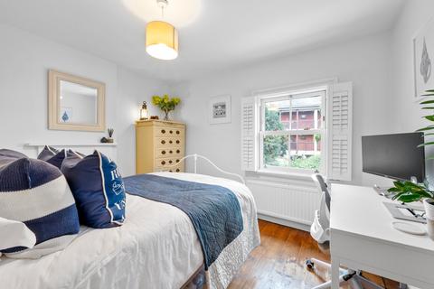 1 Springfield Lane, Weybridge, KT13 8AW