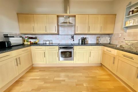 2 bedroom flat for sale, Prince Of Wales Terrace, Scarborough