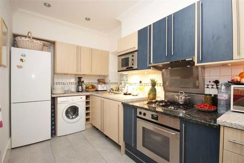 2 bedroom flat to rent, Manor Road, Teddington TW11