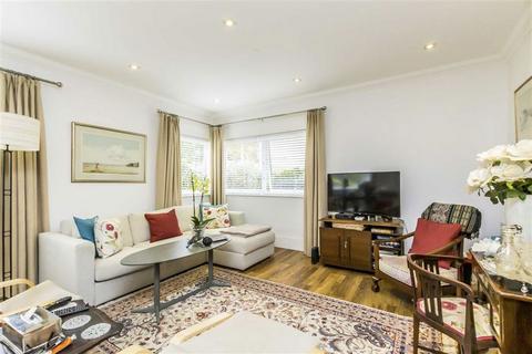 2 bedroom flat to rent, Manor Road, Teddington TW11