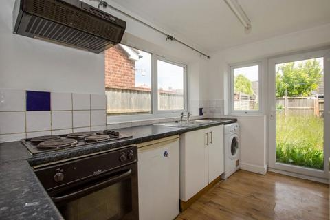 2 bedroom terraced house to rent, Brady Street, Boston