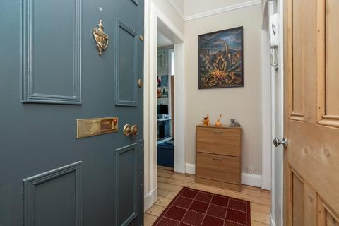 27/2 Bellevue Crescent, Edinburgh, EH3 6NF