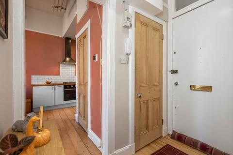 27/2 Bellevue Crescent, Edinburgh, EH3 6NF