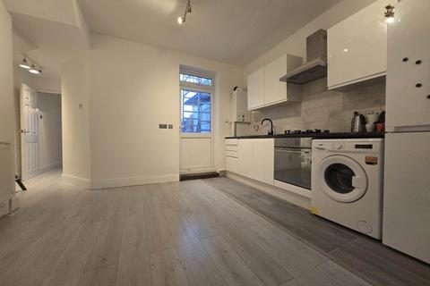 2 bedroom flat to rent, Water Lane, Stratford, E15