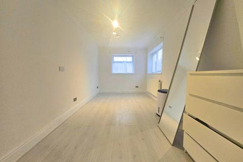 2 bedroom flat to rent, Water Lane, Stratford, E15