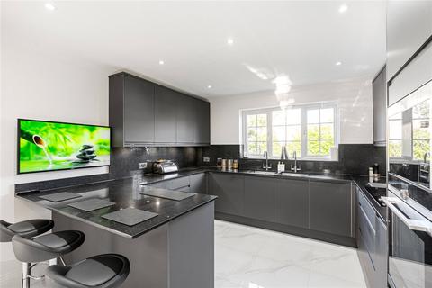 3 Broadwood, Gravesend, DA11 7RX