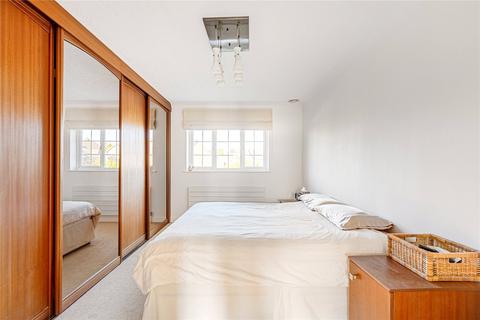 3 Broadwood, Gravesend, DA11 7RX