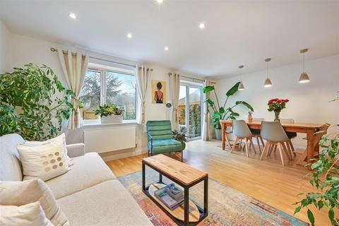 1 Oak Glade, Epsom, KT19 8ND