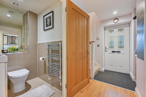 1 Oak Glade, Epsom, KT19 8ND