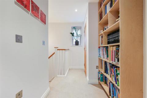 1 Oak Glade, Epsom, KT19 8ND