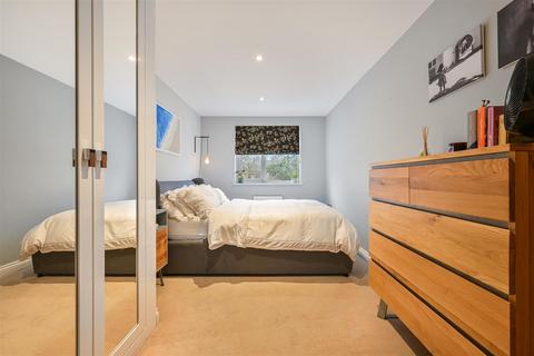 1 Oak Glade, Epsom, KT19 8ND