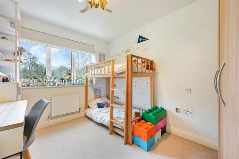 1 Oak Glade, Epsom, KT19 8ND