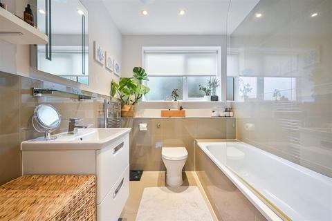 1 Oak Glade, Epsom, KT19 8ND
