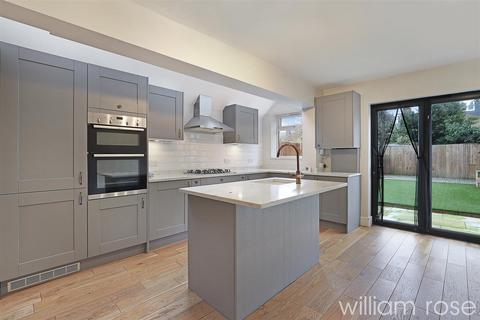 4 bedroom terraced house for sale, Newbury Road, London E4