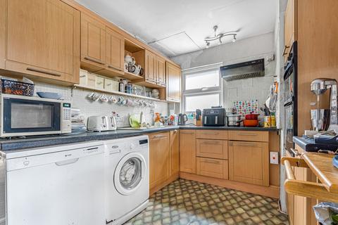 19 Ash Grove, Staines-upon-thames, TW18 1JE