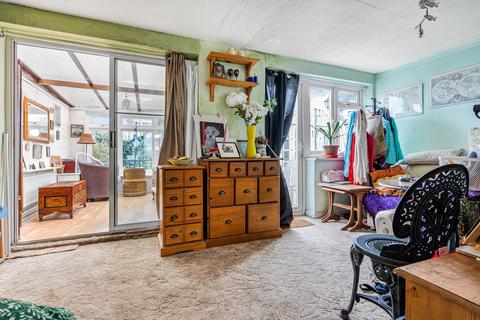 19 Ash Grove, Staines-upon-thames, TW18 1JE