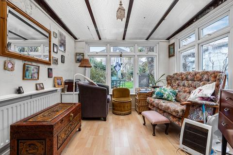 19 Ash Grove, Staines-upon-thames, TW18 1JE