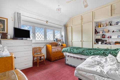 19 Ash Grove, Staines-upon-thames, TW18 1JE