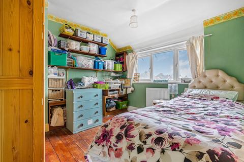 19 Ash Grove, Staines-upon-thames, TW18 1JE