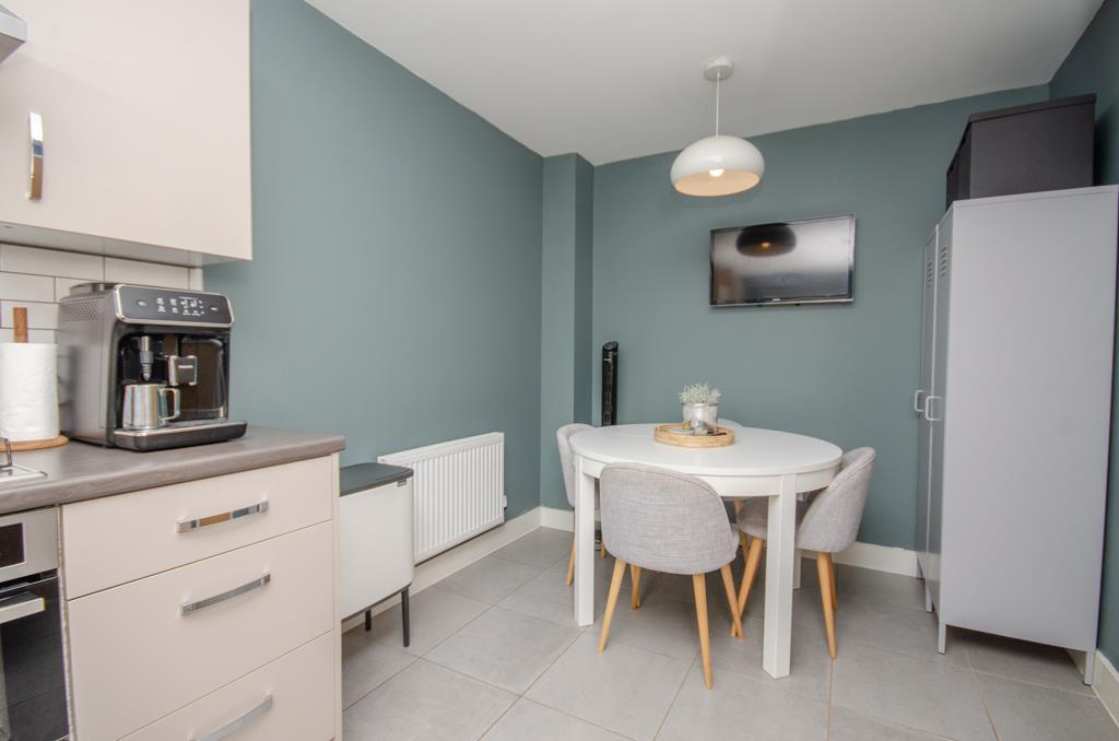 Kitchen 2.jpg