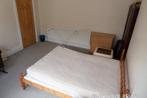 2 bedroom flat to rent, Simonside Terrace, Newcastle Upon Tyne NE6