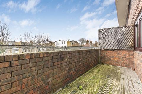 3 bedroom flat for sale, The Platt, Putney, SW15