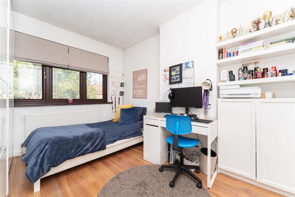 457 Uxbridge Road Bed 2.jpg