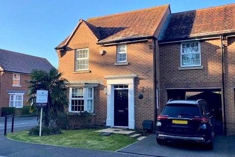 3 bedroom end of terrace house to rent, Henry Road, Southampton SO31