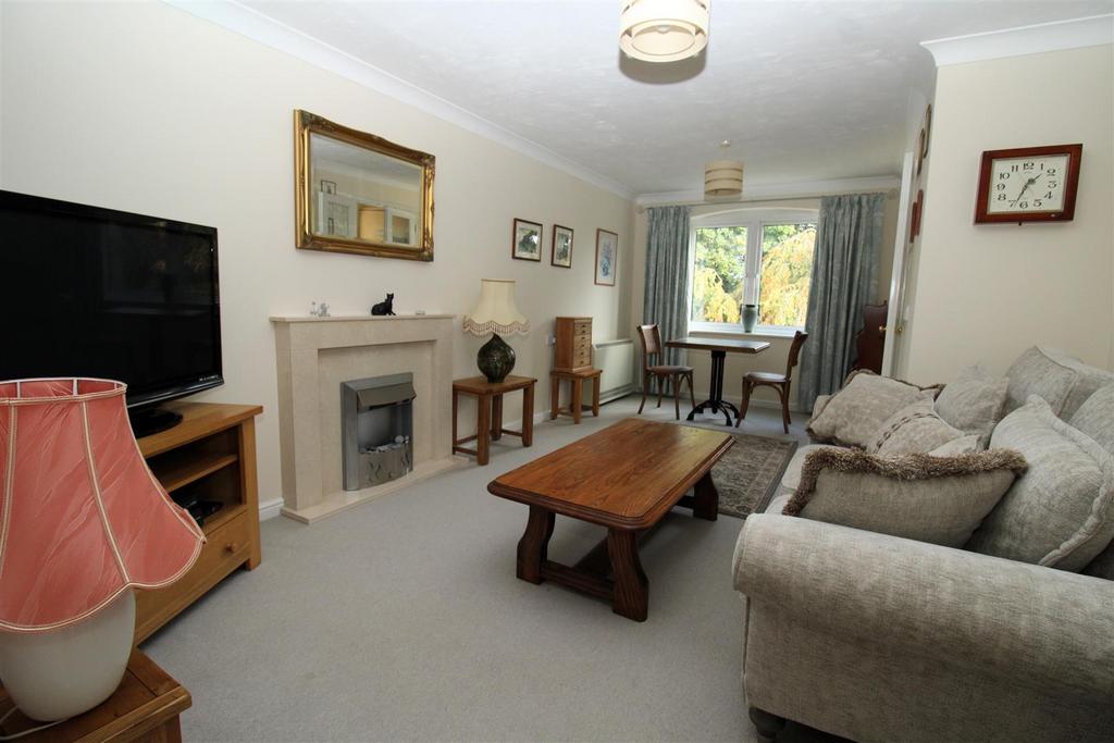 Sitting/Dining Room