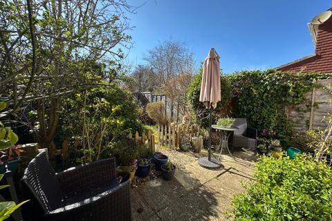 7 Campion Close, Lindford, Bordon, GU35 0YG