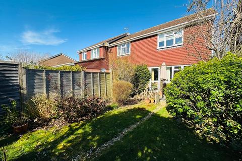 7 Campion Close, Lindford, Bordon, GU35 0YG