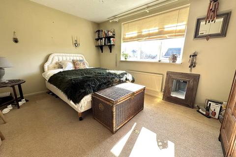 7 Campion Close, Lindford, Bordon, GU35 0YG