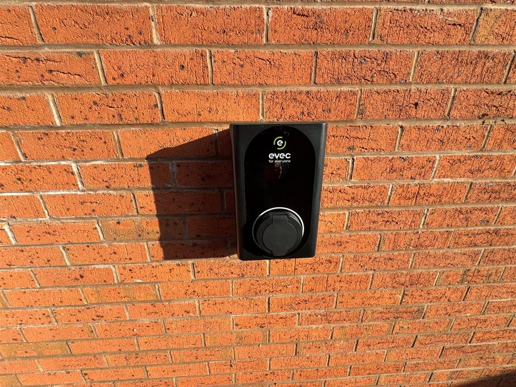 Car charger.jpg