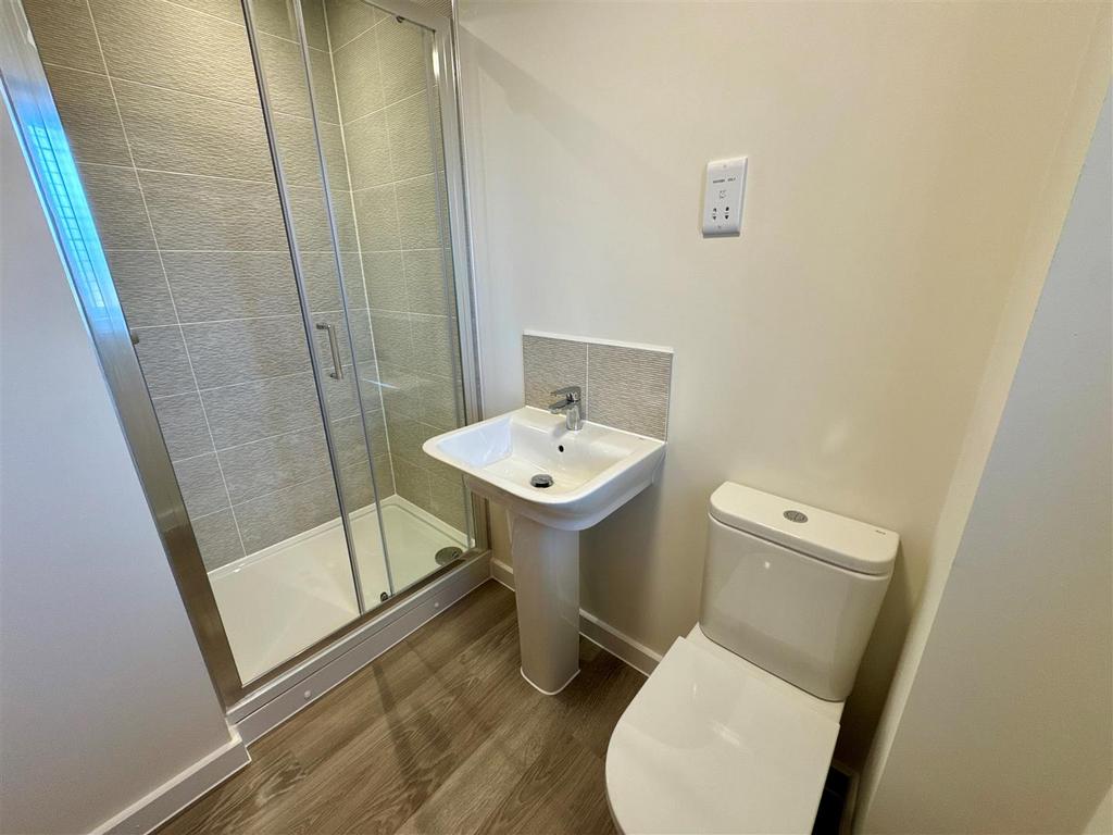 Ensuite 1.jpg