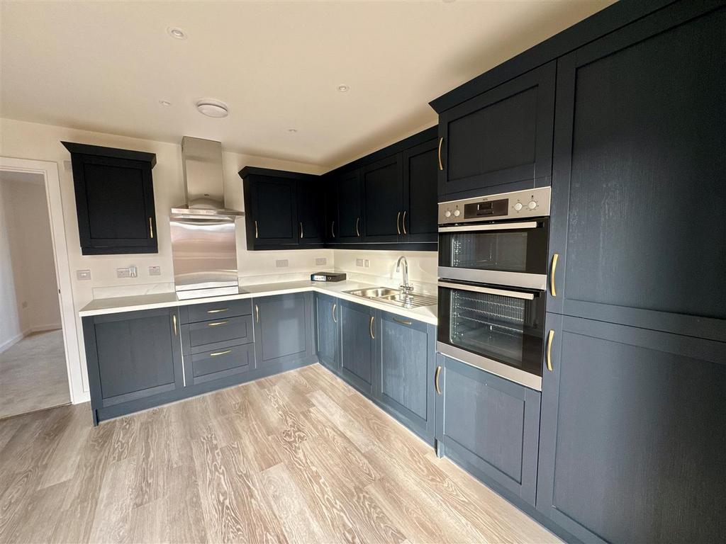 Kitchen 2.jpg