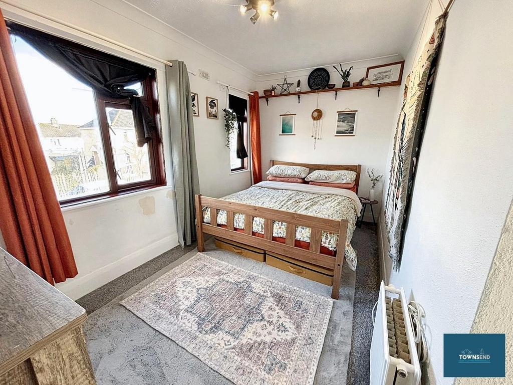 Bedroom 1 (2).jpg