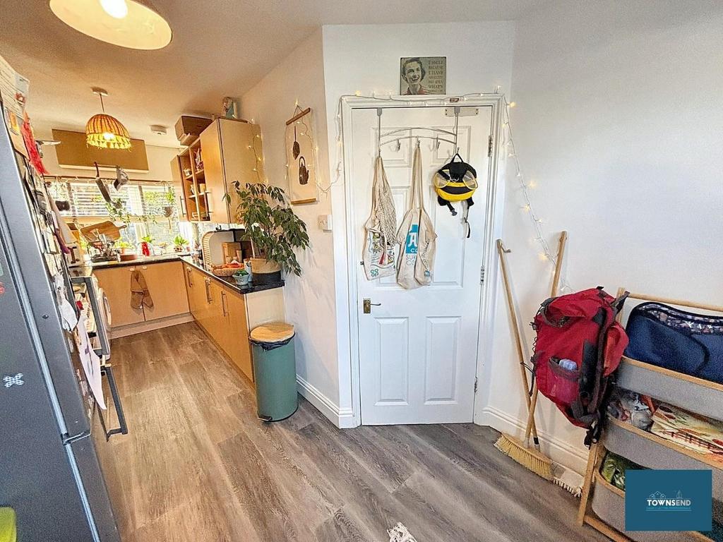 Kitchen 2.jpg