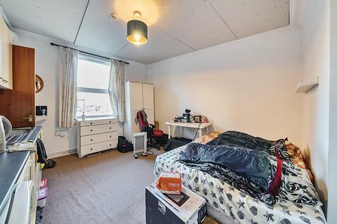 1 Claremont View, Leeds, LS3 1AU