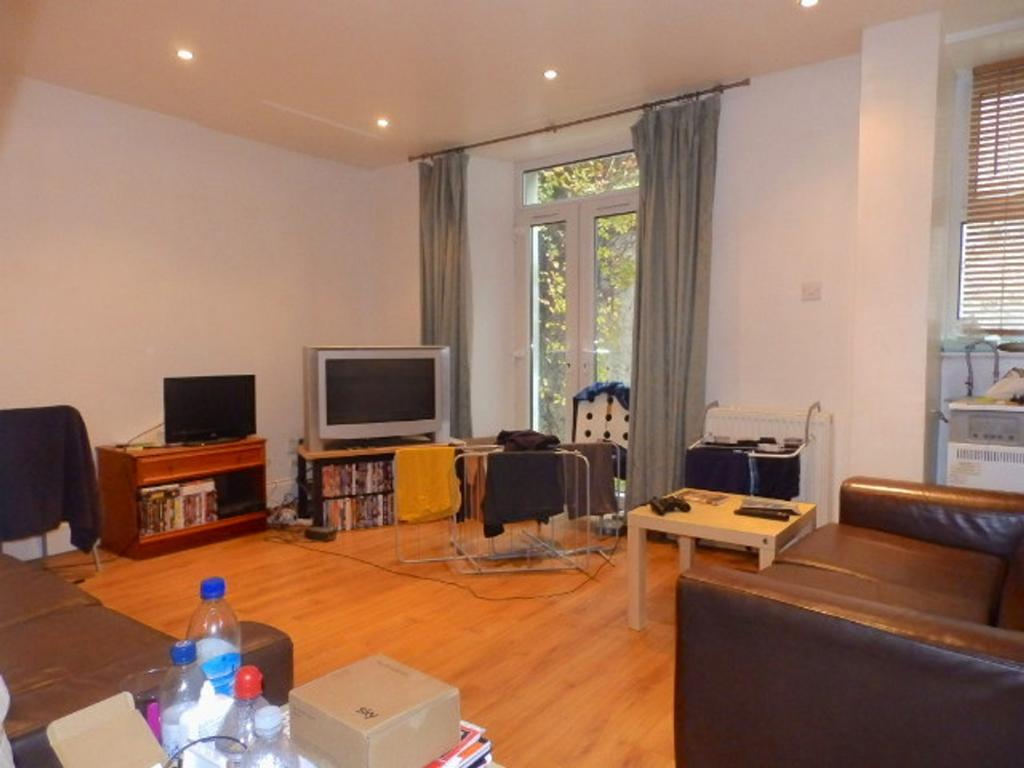 A spacious and inviting large modern living roo...
