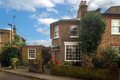 2 bedroom end of terrace house for sale, New Road, Richmond, TW10