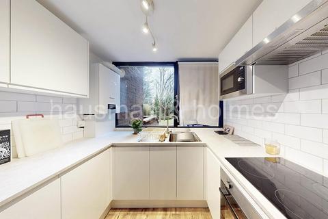 2 bedroom flat for sale, Chandos Way, NW11