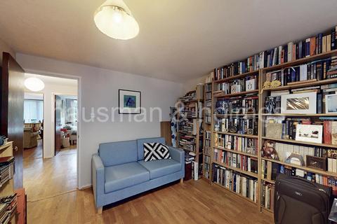 2 bedroom flat for sale, Chandos Way, NW11