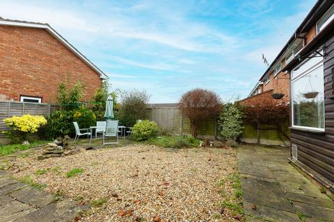 4 bedroom semi-detached house to rent, Hamilton Road, Evesham, WR11