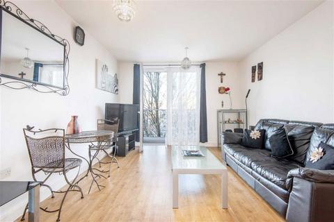 4 bedroom flat for sale, Bishops Way, London E2