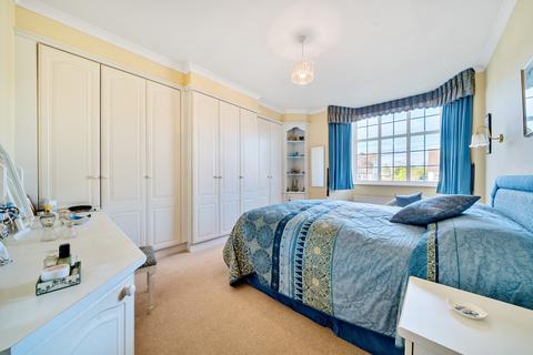 23 Kingsway, Petts Wood, Orpington, BR5 1PL