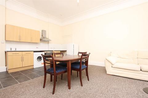 3 bedroom flat to rent, Weston Park East, Bath BA1