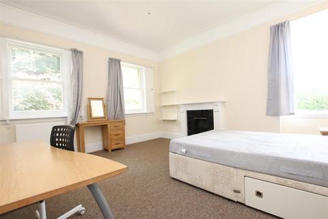 3 bedroom flat to rent, Weston Park East, Bath BA1